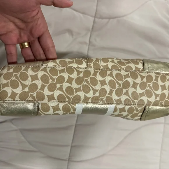 Stylish Gold and Tan Women's Bag - Picture 5 of 8